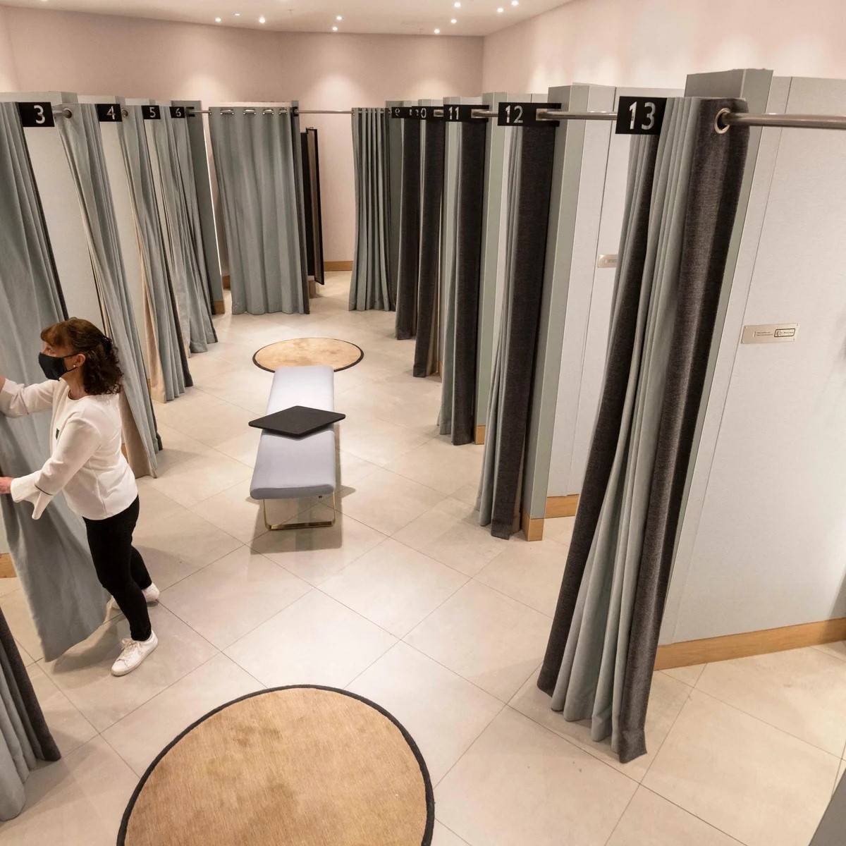 h and m fitting room (2)